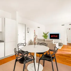 https://modern-apartment-with-terrace-and-parking.it-lombardy.com